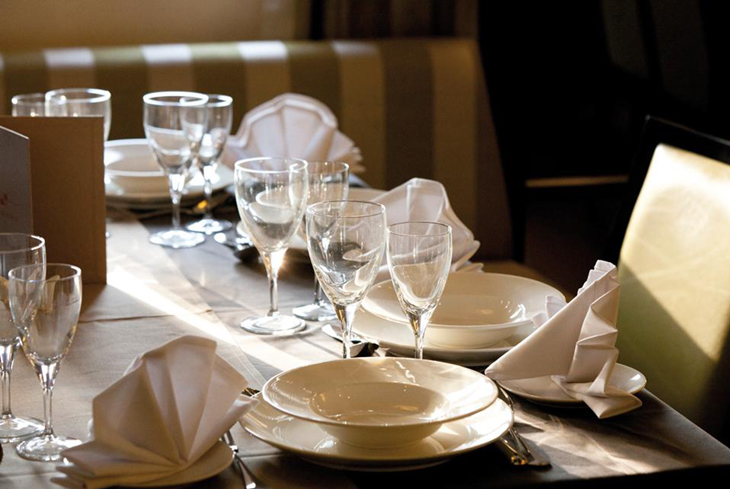 Esplanade Nile Cruise Restaurant_920b7_lg.jpg